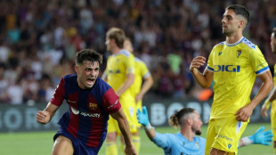 Barcelona sofre mas vence C&aacute;diz (2-0) com gols de Pedri e Ferran Torres no fim