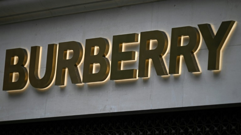 Burberry remplace son patron apr&egrave;s de nouvelles "performances d&eacute;cevantes"