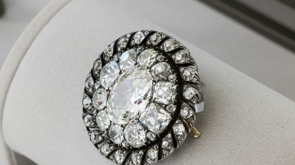 Venta r&eacute;cord en Ginebra de un broche de Napole&oacute;n, por m&aacute;s de 4 millones de d&oacute;lares