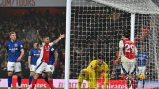 Arsenal vence Ipswich e assume vice-lideran&ccedil;a da Premier League