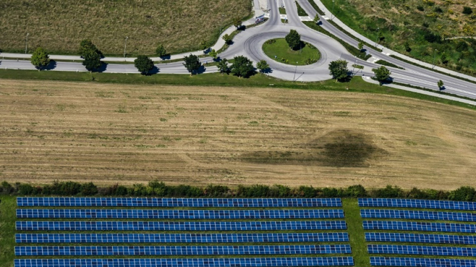 Studie der Regierung sieht gro&szlig;es Potenzial f&uuml;r Solaranlagen an Fernstra&szlig;en