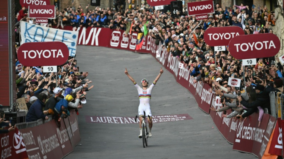 Cyclisme: l'ogre Pogacar lance sa saison sur "ses" chemins des Strade Bianche