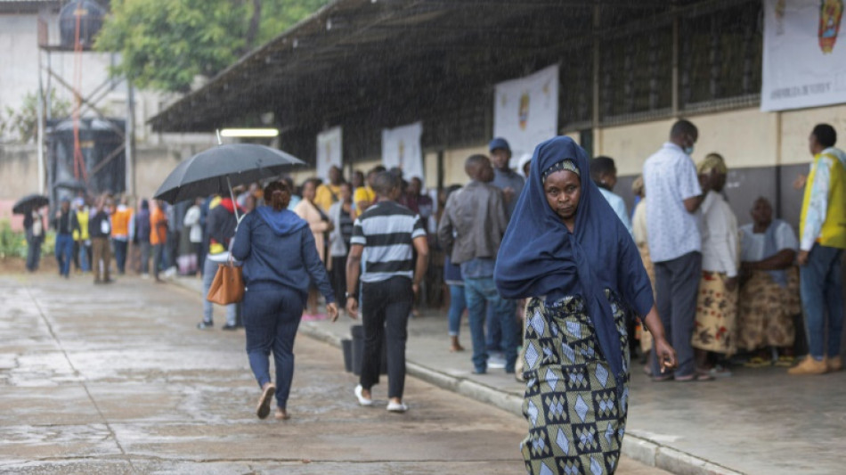 Mo&ccedil;ambique abre vota&ccedil;&atilde;o para eleger presidente e Parlamento em clima de tens&atilde;o