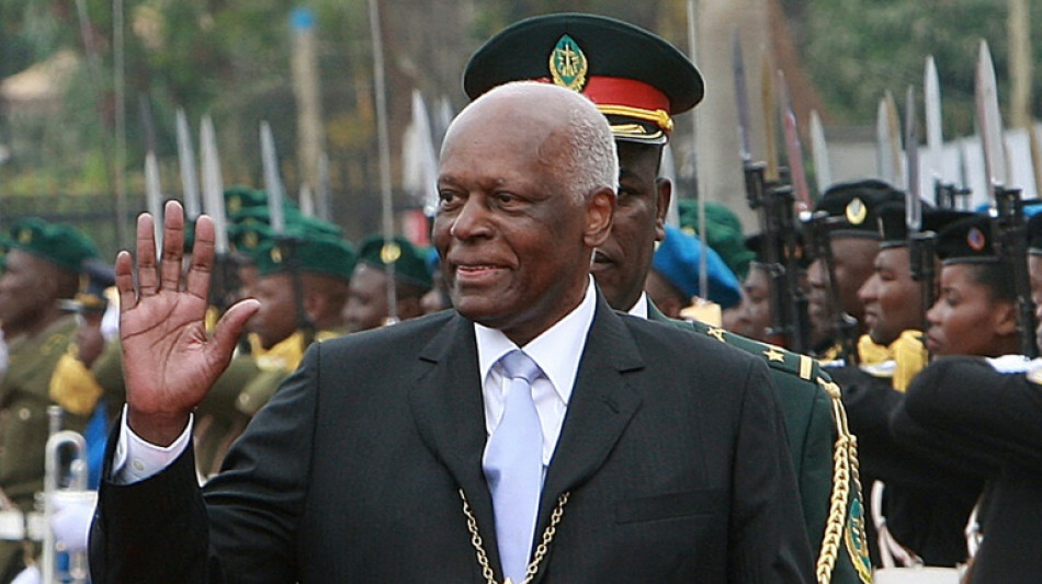 Restos de expresidente angole&ntilde;o Dos Santos fallecido en Espa&ntilde;a llegan a Luanda