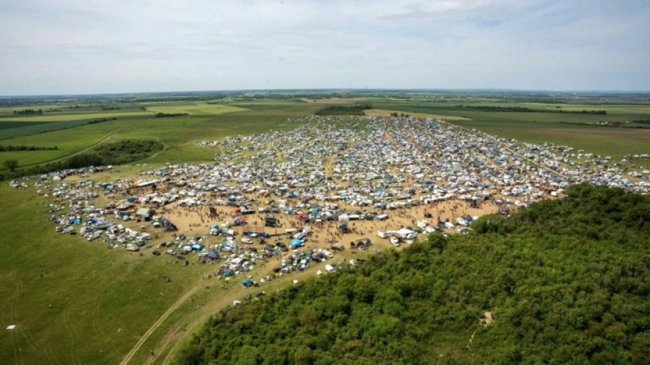 Le Teknival de Bourges se vide, le gouvernement veut "mieux r&eacute;primer" ces "rassemblement ill&eacute;gaux" 