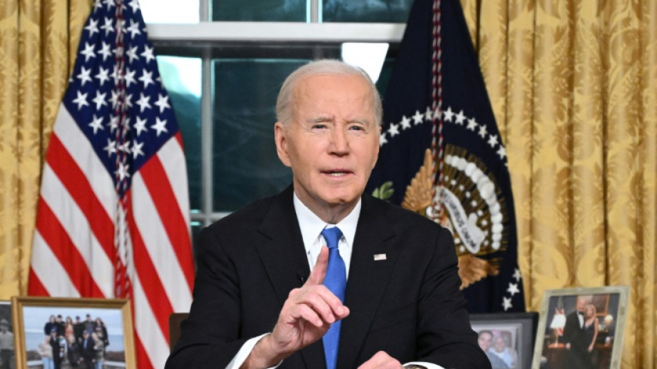 Biden alerta para amea&ccedil;as &agrave; 'fr&aacute;gil' democracia dos EUA