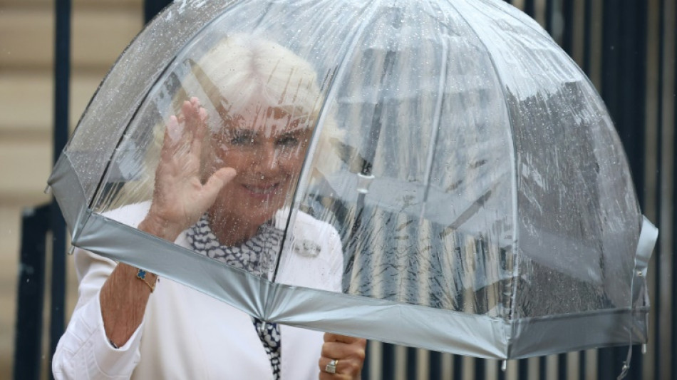 Pingpong-Diplomatie der Damen: K&ouml;nigin Camilla punktet gegen Brigitte Macron