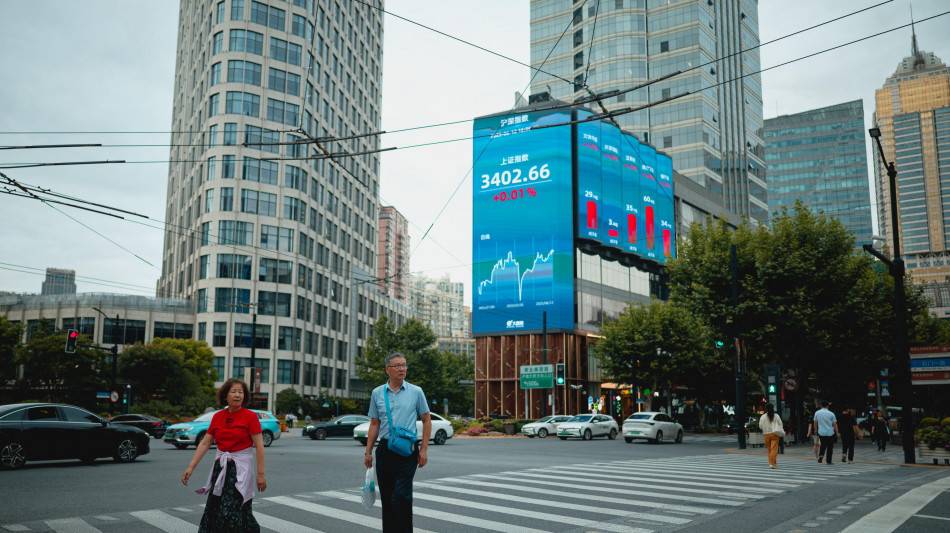 Borsa: Hong Kong negativa, apre a -0,22%