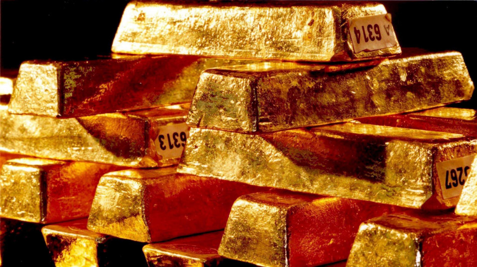 Prezzo oro in calo, Spot scambiato a 4.352 dollari
