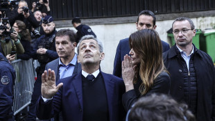 Concessa la libertà vigilata a Sarkozy, oggi lascerà il carcere