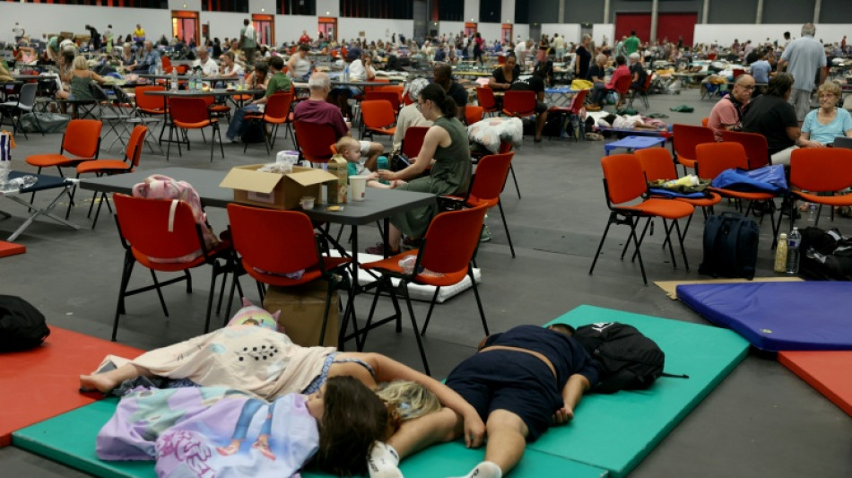 Incendies: un mort en Espagne, pr&egrave;s de 260.000 "r&eacute;fugi&eacute;s du feu" &eacute;vacu&eacute;s en France et pr&egrave;s de Madrid