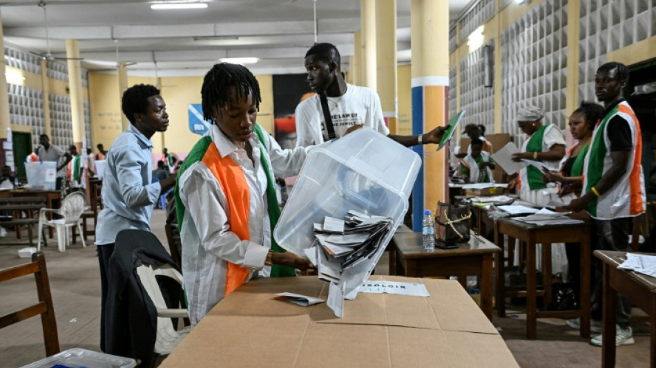 La Côte d'Ivoire attend les résultats de la présidentielle, Ouattara vers un 4e mandat