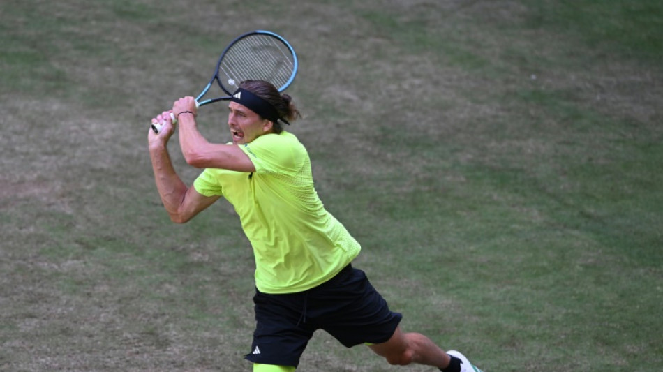 Zverev battles into Halle semis, joined by Medvedev