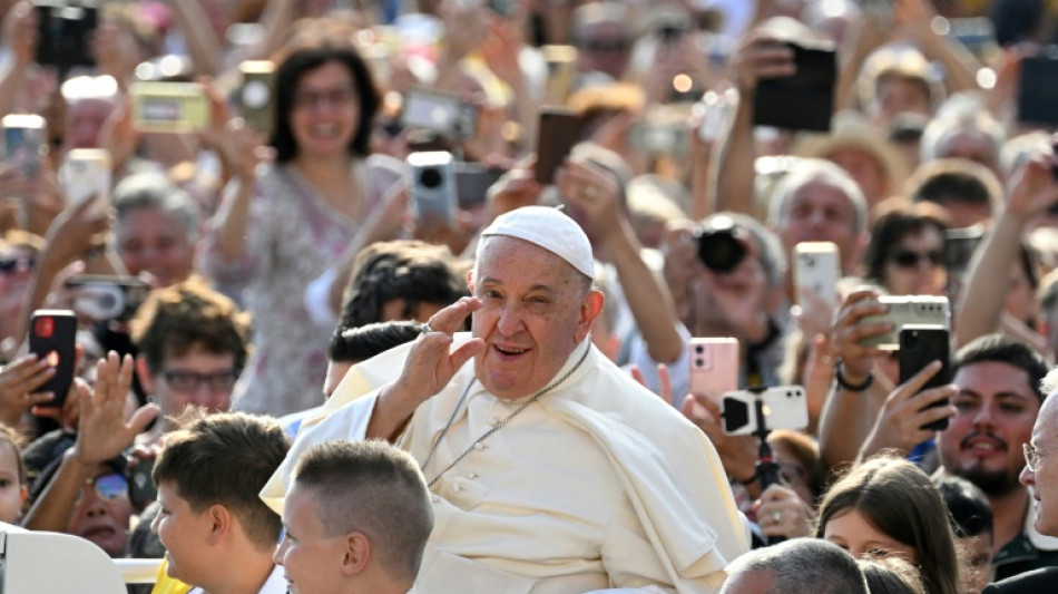 Papa viaja &agrave; Indon&eacute;sia, primeira etapa de uma viagem por quatro pa&iacute;ses