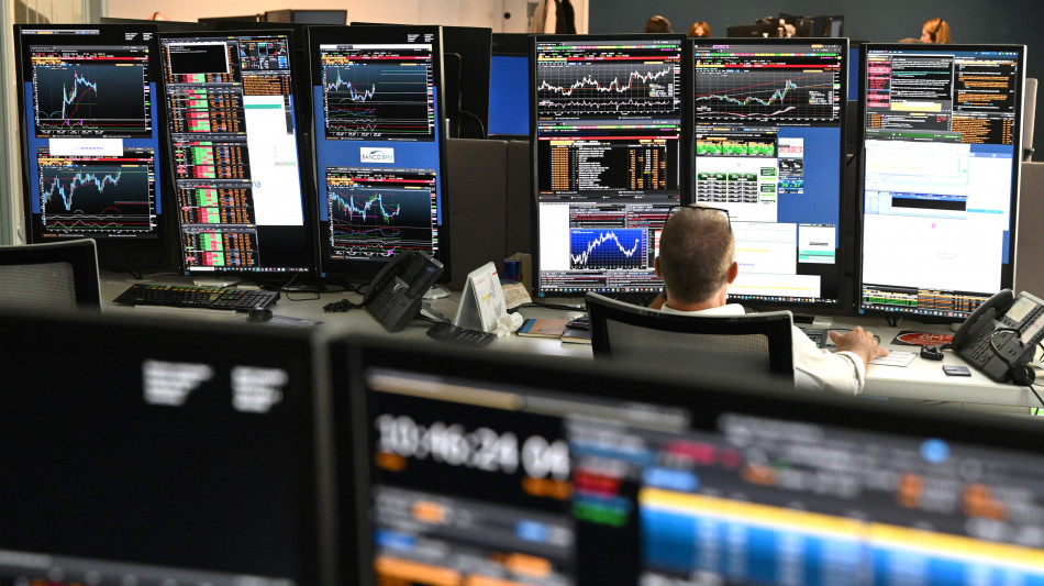 Borsa: l'Europa avanti mista con il tech sotto pressione, Milano -0,98%