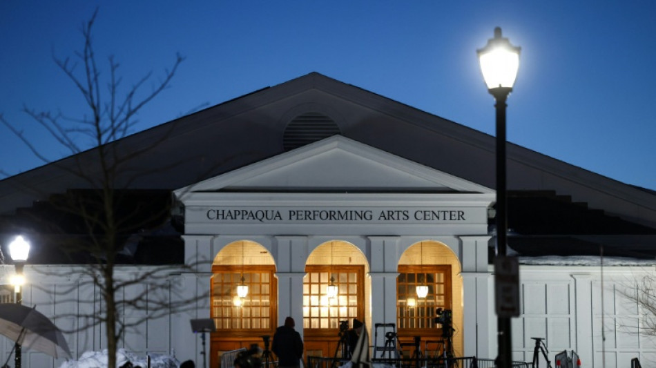 Bill Clinton diz a congressistas que n&atilde;o sabia dos crimes de Epstein