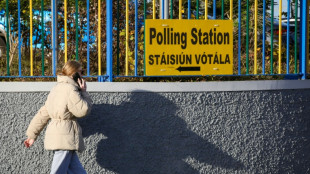 Boca de urna indica resultado apertado nas elei&ccedil;&otilde;es irlandesas