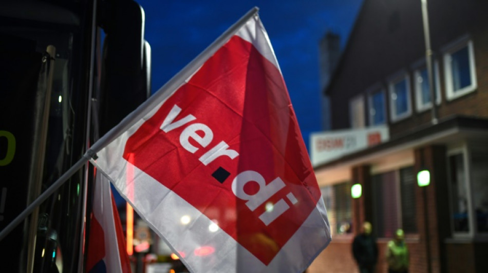 Verdi-Chef Werneke droht mit Streiks "auch an Flugh&auml;fen"
