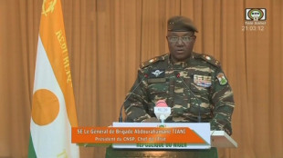 Chefe militar do N&iacute;ger alerta contra interven&ccedil;&atilde;o e diz que transi&ccedil;&atilde;o durar&aacute; 3 anos