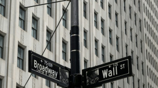 Wall Street termine en baisse, d&eacute;&ccedil;ue par des r&eacute;sultats et de mauvais indicateurs
