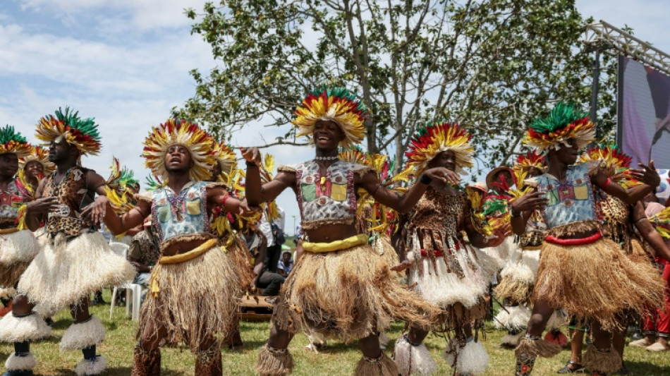Papa chega ao Camar&otilde;es na segunda escala de sua viagem &agrave; &Aacute;frica