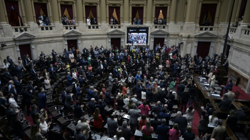 Novo Parlamento argentino inicia fun&ccedil;&otilde;es sem maioria para Milei