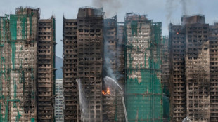 Pior incêndio em décadas deixa 128 mortos em Hong Kong