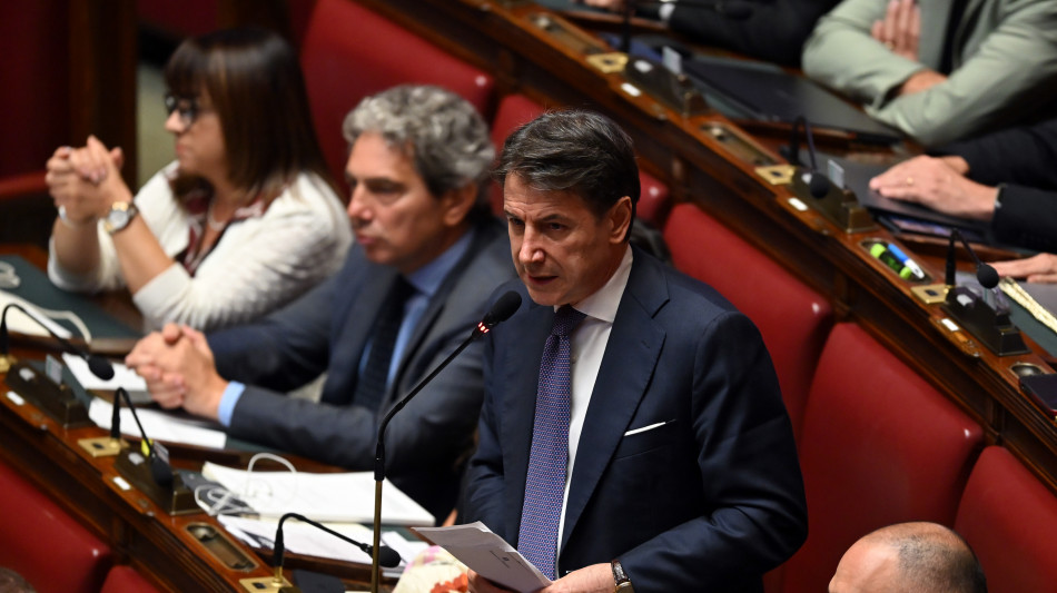Protesta M5s sul caso Delmastro, alla Camera e al Senato urla 'Fuori le chat'