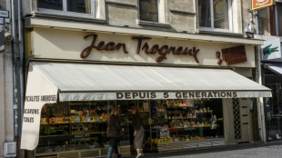 Parente de Macron &eacute; agredido na Fran&ccedil;a durante panela&ccedil;o contra a reforma da Previd&ecirc;ncia