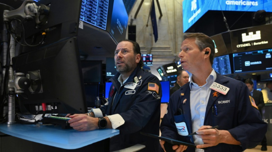 Wall Street termine en hausse, encourag&eacute;e par la Fed