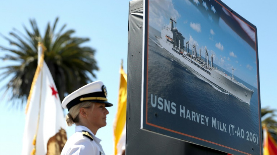 Chefe do Pentágono ordena troca de nome de navio que homenageia ícone gay