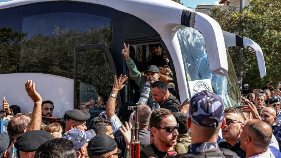 "Como volver a nacer", los palestinos liberados de prisi&oacute;n por Israel se re&uacute;nen con sus familias