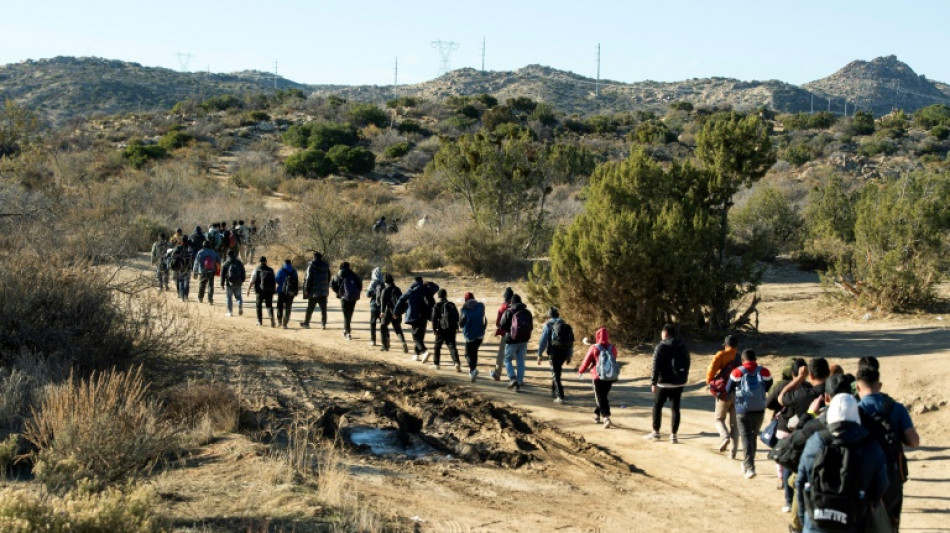 Acampamento no deserto &eacute; 'nova realidade' para migrantes na fronteira dos EUA