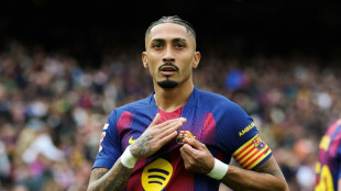 Com 3 de Raphinha, Bar&ccedil;a vence Sevilla (5-2) e volta a abrir 4 pontos na lideran&ccedil;a