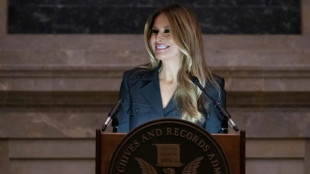 Melania Trump d&aacute; boas-vindas a novos cidad&atilde;os dos EUA