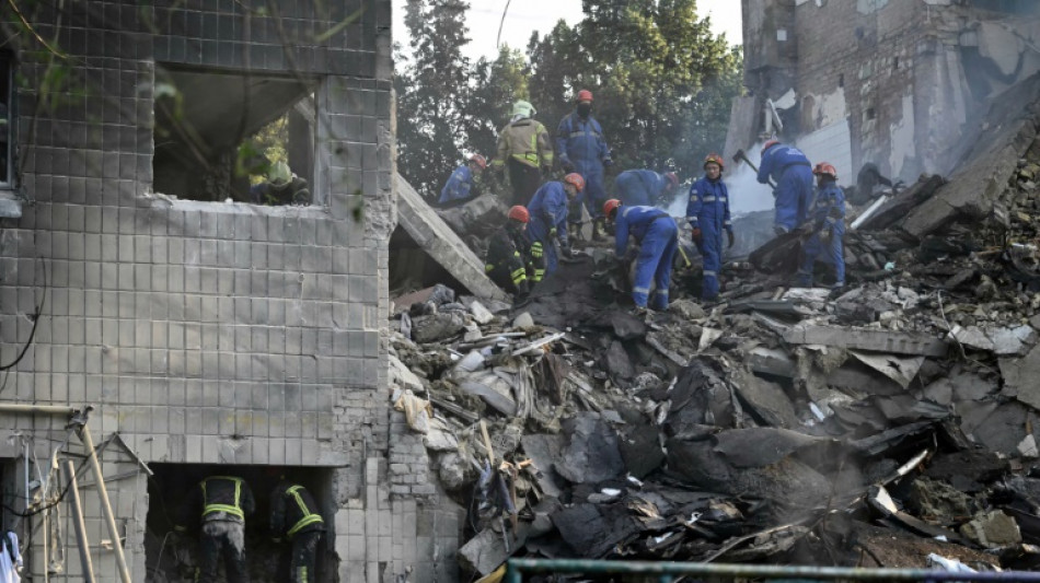 Ukraine: 14 morts à Kiev, Zelensky dénonce "l'une des pires attaques" russes