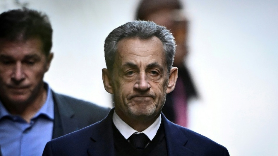 Ex-presidente Sarkozy deixa a pris&atilde;o na Fran&ccedil;a ap&oacute;s 20 dias