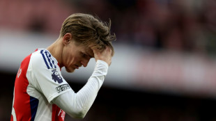 Arsenal perde derby contra West Ham (1-0) e l&iacute;der Liverpool pode disparar