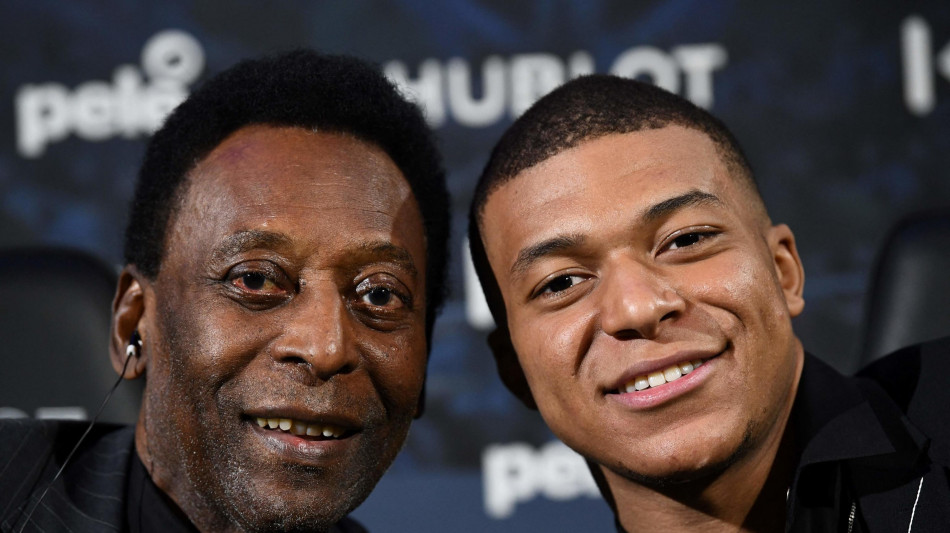 Mbapp&eacute; sborsa mezzo milione di euro per un ritratto di Pel&egrave;