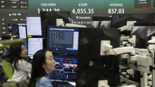 Borsa: l'Asia chiude in rialzo, lente sulle scelte della Fed