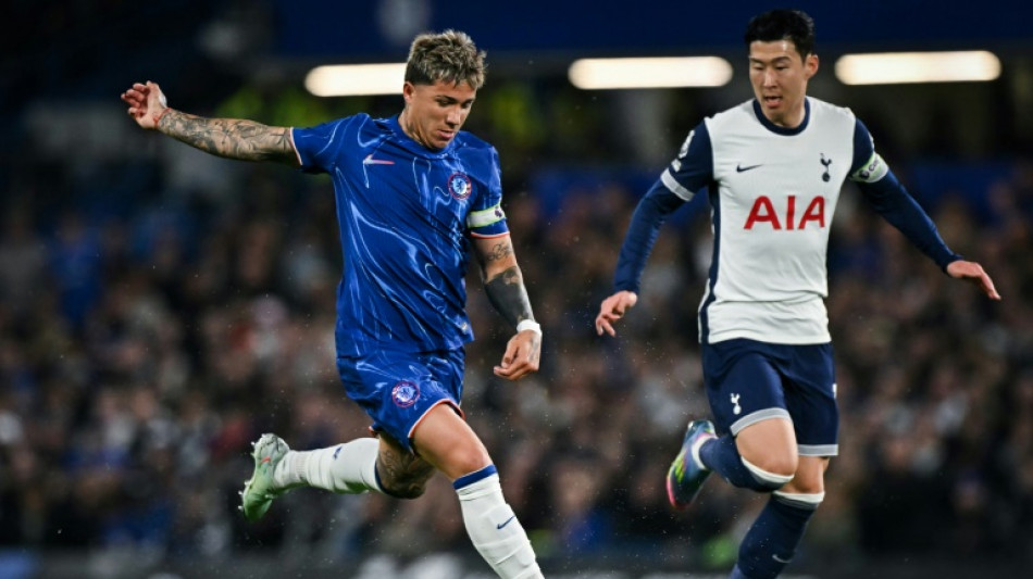 Chelsea vence Tottenham e recupera 4ª posição no Inglês