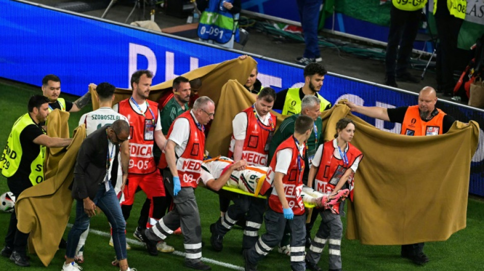 Atacante h&uacute;ngaro Varga ser&aacute; operado ap&oacute;s fraturar "v&aacute;rios ossos"