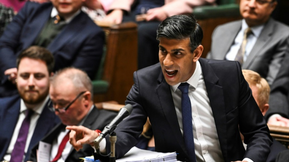 Sunak sobrevive a rebeli&oacute;n en partido conservador y mantiene su plan para enviar migrantes a Ruanda