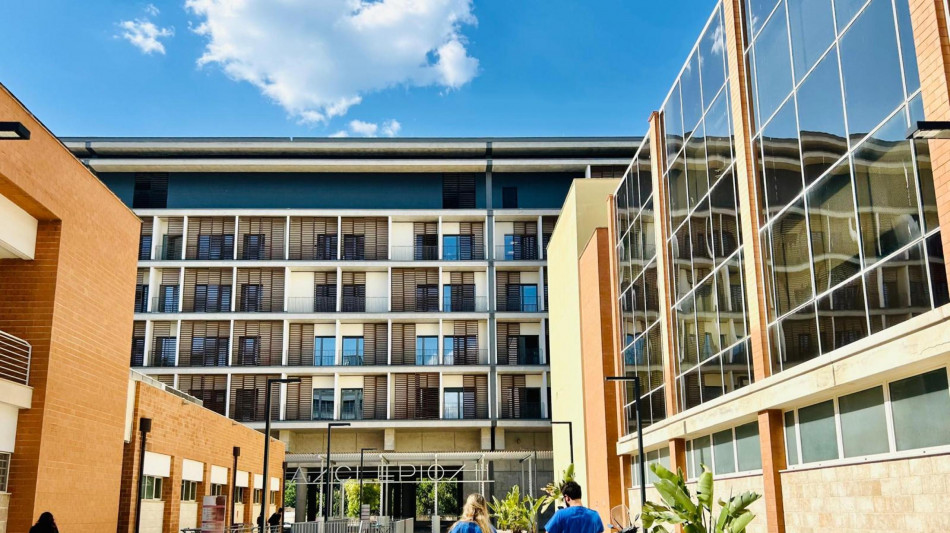 Firmato contratto per dirigenti medici, fino a 560 euro al mese in pi&ugrave;