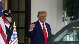 Trump, 'iniziati preparativi per incontro Putin-Zelensky'