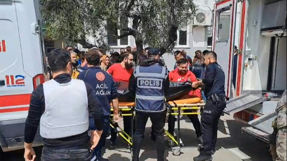 Pol&iacute;cia turca ordena deten&ccedil;&atilde;o de dezenas por apologia de tiroteios em escolas