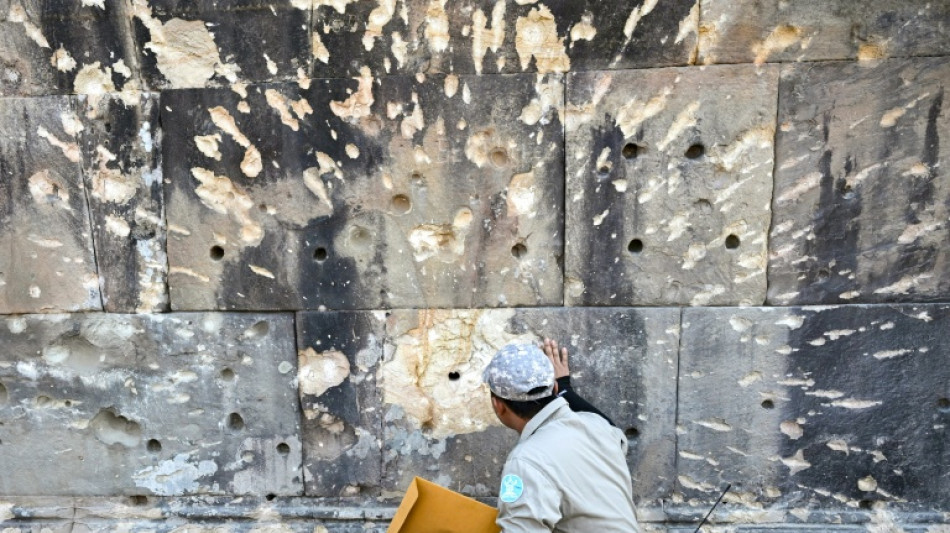 Cambodge : les stigmates de r&eacute;cents combats constellent les murs mill&eacute;naires du temple de Preah Vihear