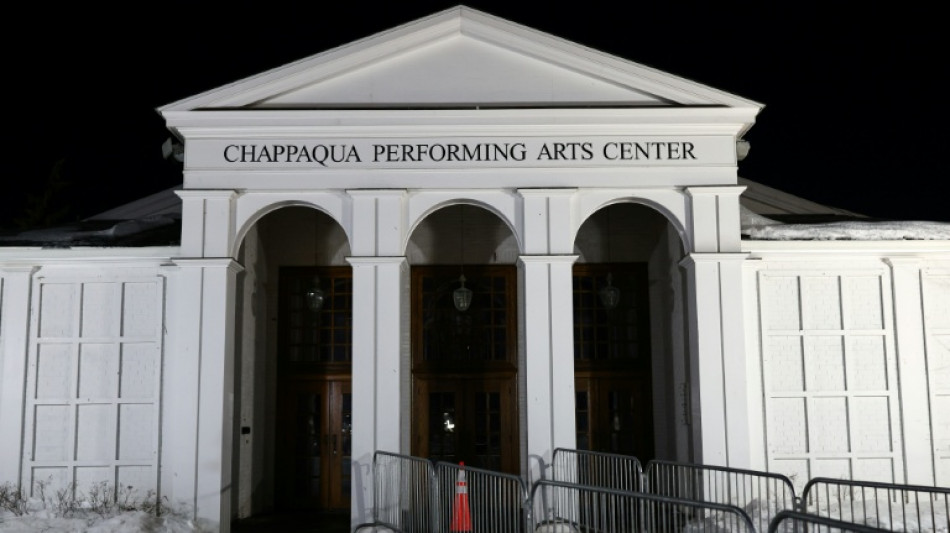 Hillary Clinton pede a congressistas que Trump deponha sobre Epstein sob juramento