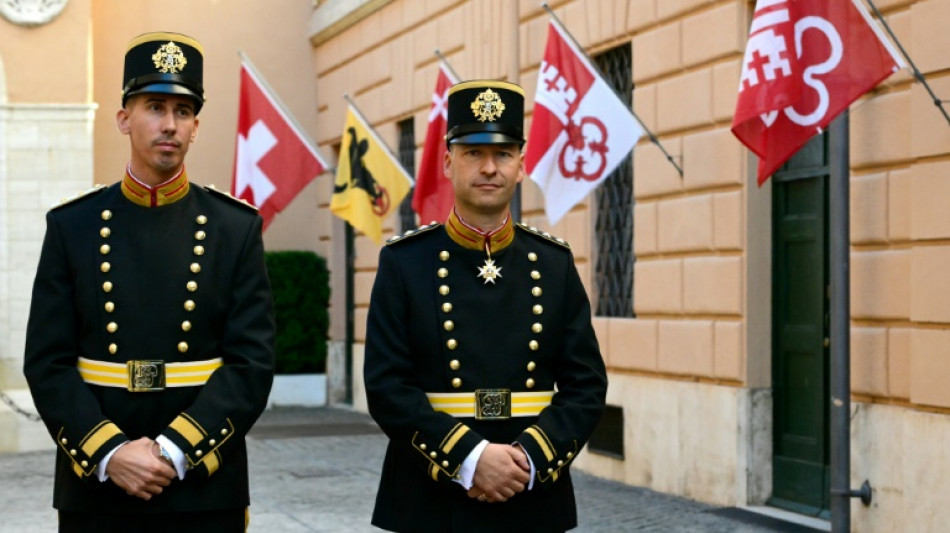 Vatican&nbsp;: la Garde suisse r&eacute;invente son uniforme de "demi-gala"