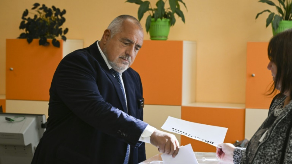 Conservadores lideram elei&ccedil;&otilde;es na Bulg&aacute;ria, mas ainda sem maioria para governar
